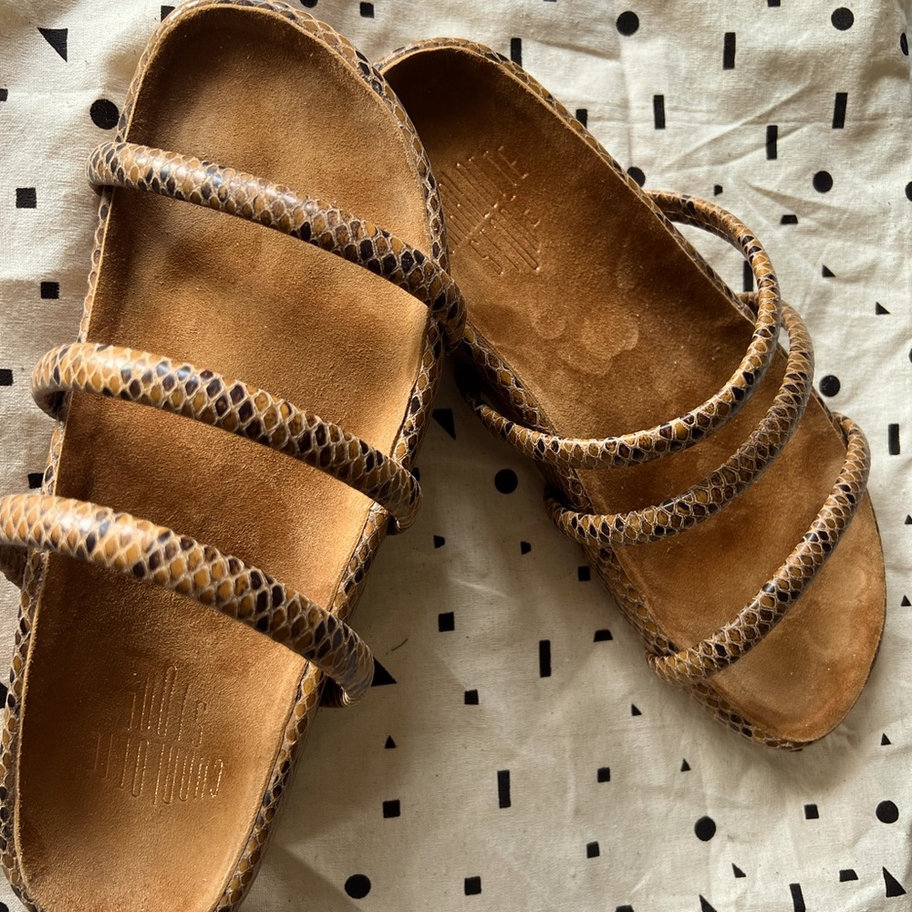 Charlotte Stone Dolly Strappy Flat.  Size 7